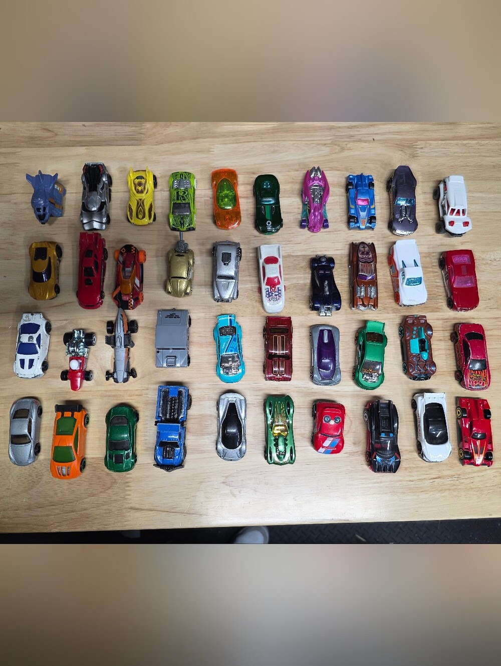 40 Hot Wheels Cars With Storage Case